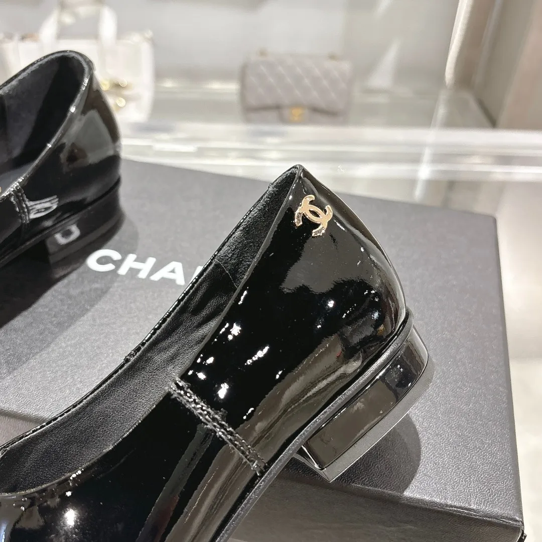 💕💕Factory direct selling price p380💕💕 Genuine leather sole +40 25C early spring new Chanel loafers; Fabric: patent leather: color black; white; burgundy, code number: 5-40; (custom-made 41 custom-made, non-returnable), rubber sole genuine leather sole +40